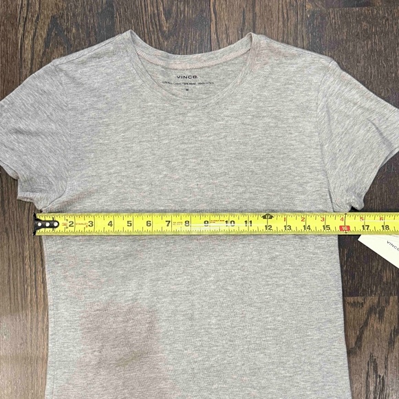 Vince Women’s Light Gray Short Sleeve Crew Neck T Shirt NWT Size Medium - Picture 4 of 9